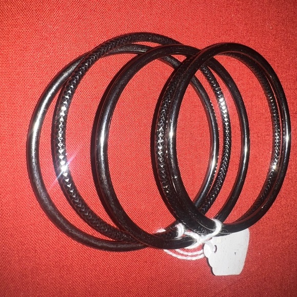 ♦️ Dark gray, gunmetal-colored bangles, etched 7 in. (17.7cm) in dia. Used - Picture 1 of 2